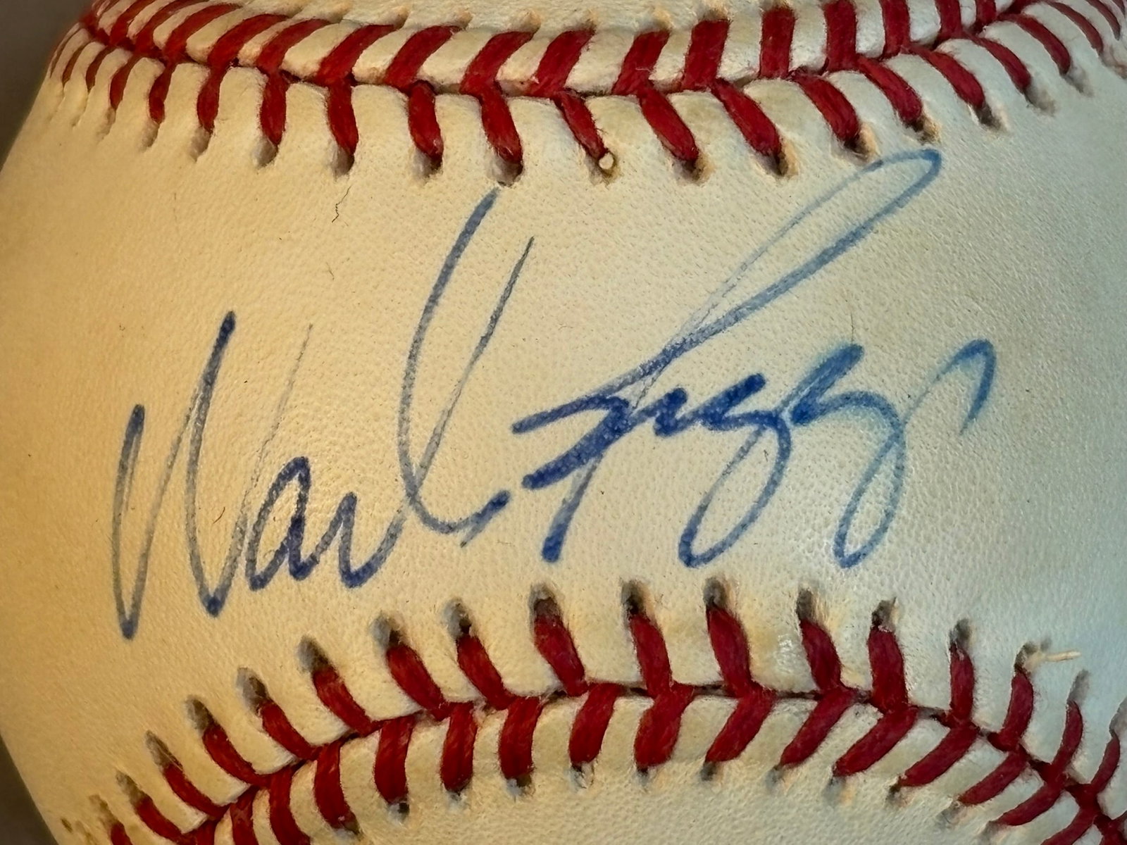 Wade Boggs Single Signed Rawlings OAL Baseball: Great original RO-A OAL Brown signed by Boggs. Strong endorsement.