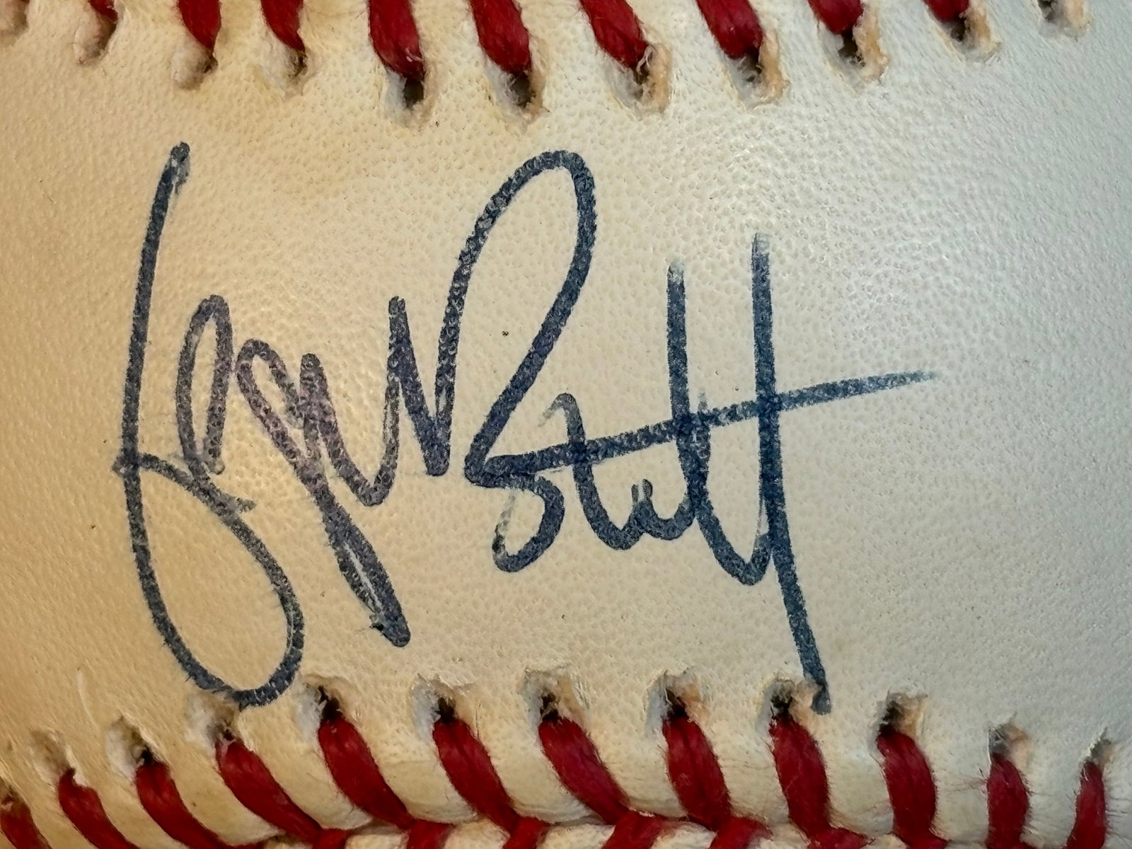 George Brett Single Signed Rawlings OAL Baseball: Great original single signed baseball.