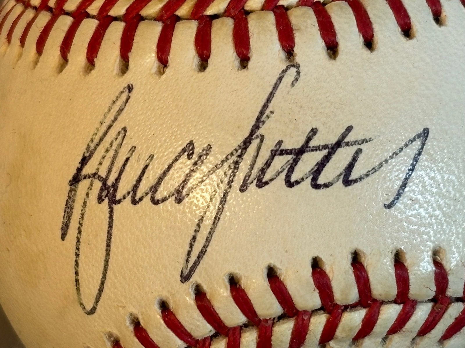 Bruce Sutter Rawlings ONL Single Signed Baseball: Great original signed Rawlings ball.