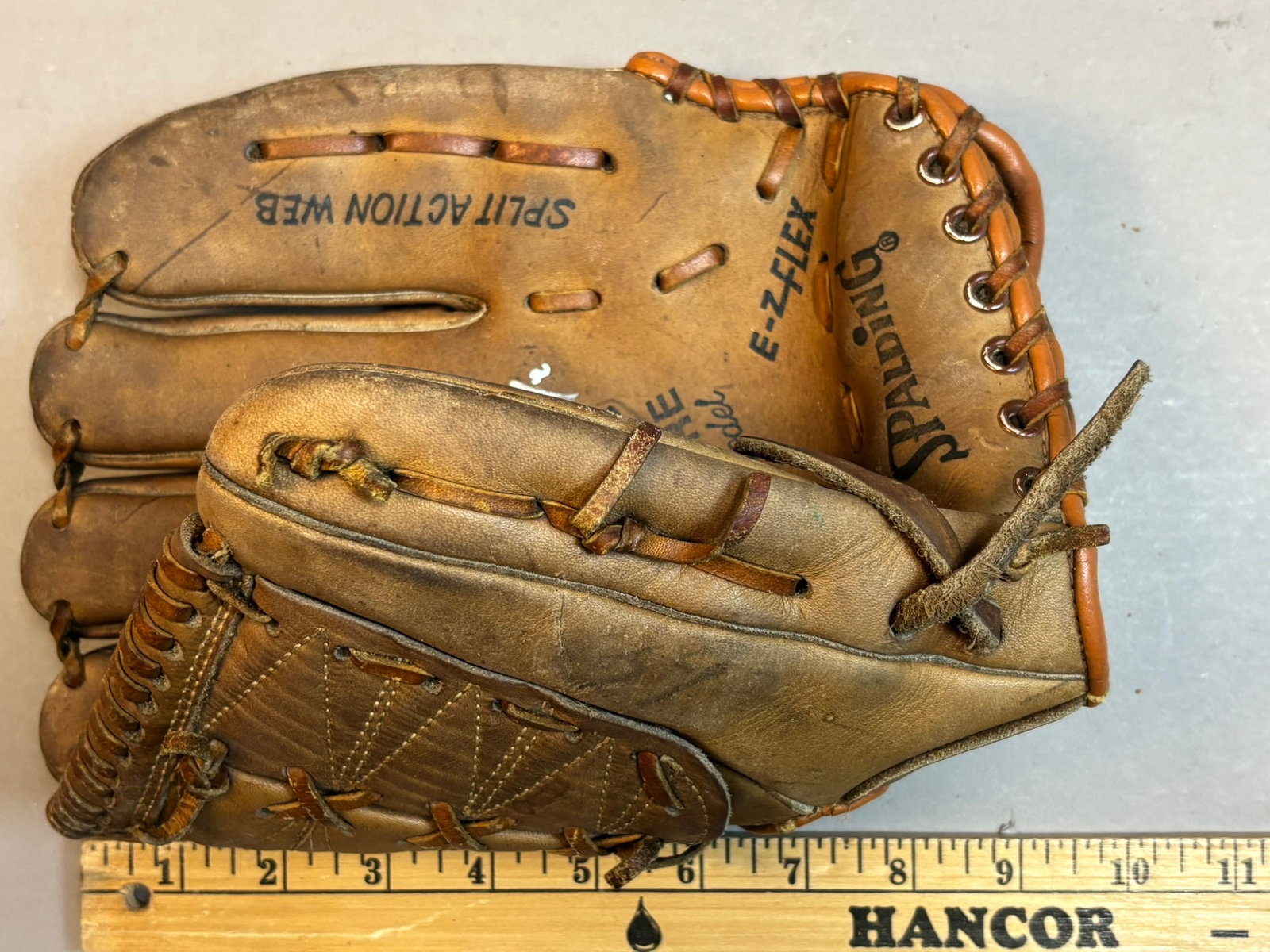 Dick McAuliffe Spalding Model Signed Baseball Mitt - 11