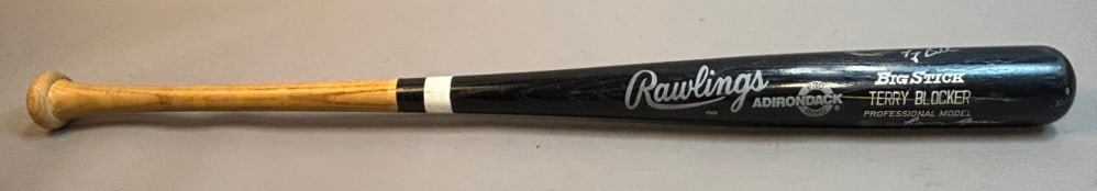 Terry Blocker Game Used Signed Braves Baseball Bat: 34" and 34.5 oz. PLEASE SEE ALL PHOTOS AND USE THEM AS A BETTER IDEA ON DESCRIPTION! ASK ANY QUESTIONS! PLEASE NOTE WE OFFER IN HOUSE SHIPPING & HAVE BIDDING AVAILABLE ON OUR OWN WEBSITE! If you win