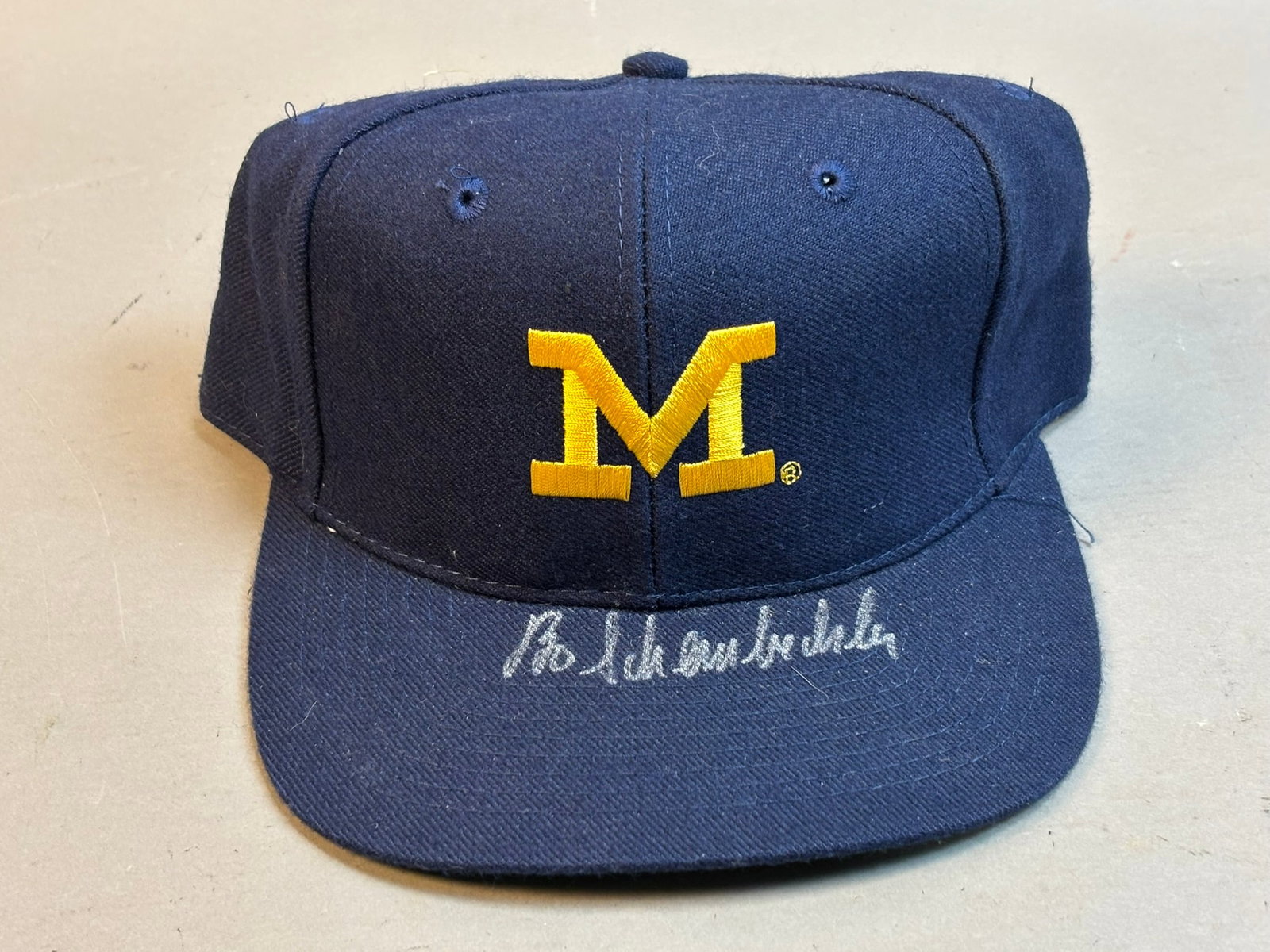 Bo Schembechler University Michigan Signed Hat: PLEASE SEE ALL PHOTOS AND USE THEM AS A BETTER IDEA ON DESCRIPTION! ASK ANY QUESTIONS! PLEASE NOTE WE OFFER IN HOUSE SHIPPING & HAVE BIDDING AVAILABLE ON OUR OWN WEBSITE! If you win on LIVE