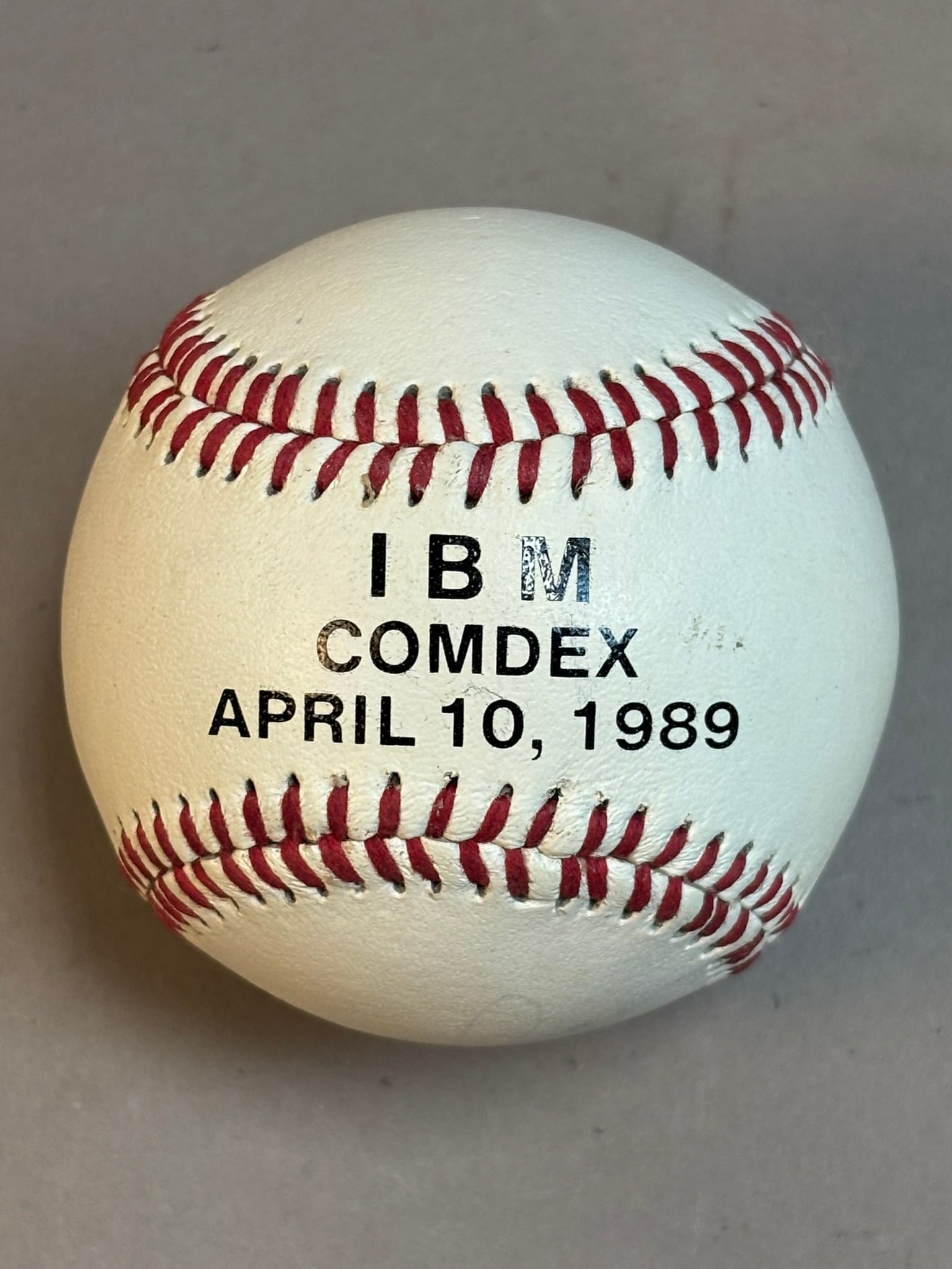 IBM Comdex April 10 1989 Signed Rawlings Baseball: PLEASE SEE ALL PHOTOS AND USE THEM AS A BETTER IDEA ON DESCRIPTION! ASK ANY QUESTIONS! PLEASE NOTE WE OFFER IN HOUSE SHIPPING & HAVE BIDDING AVAILABLE ON OUR OWN WEBSITE! If you win on LIVE