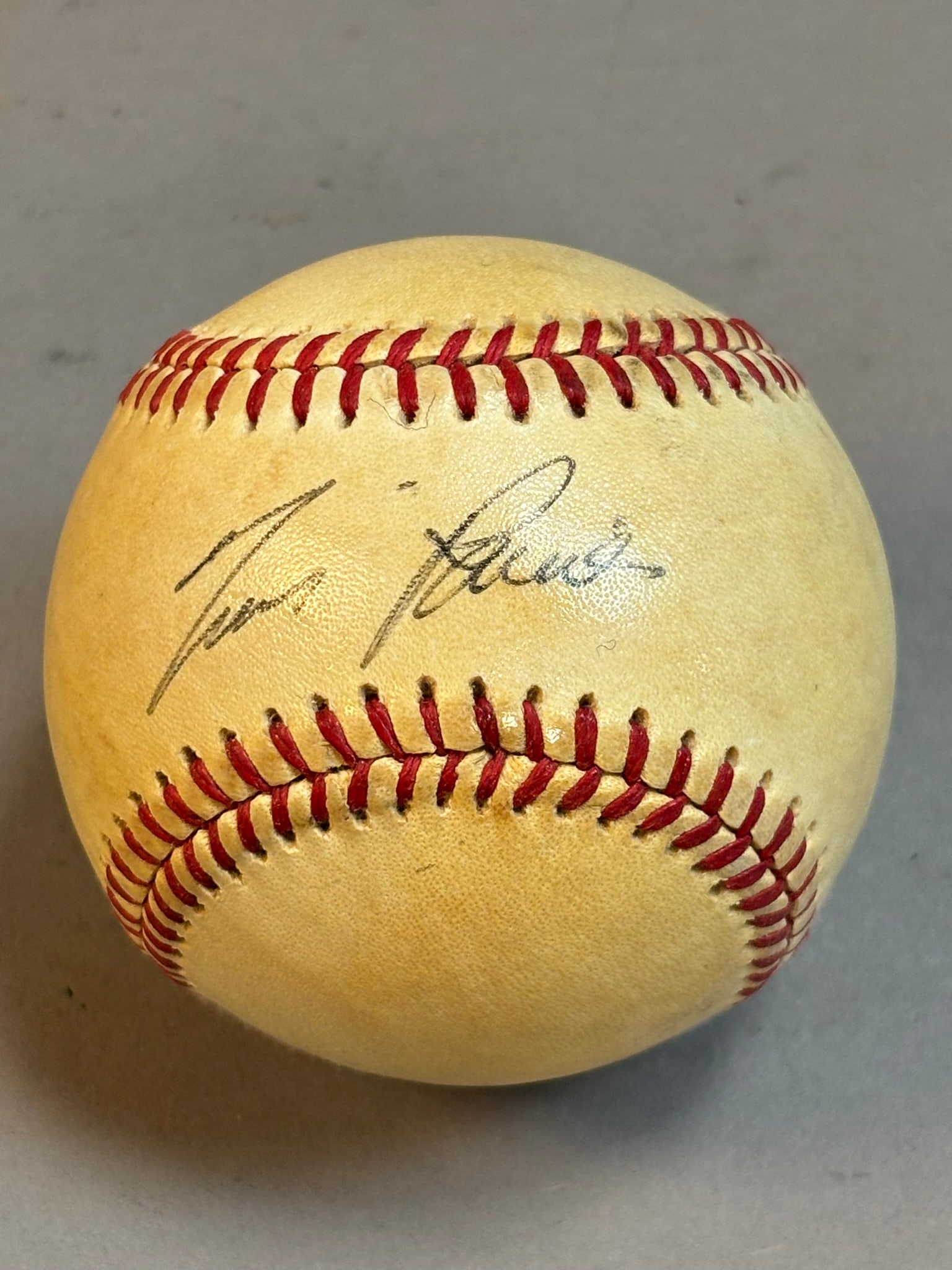 Tim Raines Single Signed Rawlings Feeney Baseball: PLEASE SEE ALL PHOTOS AND USE THEM AS A BETTER IDEA ON DESCRIPTION! ASK ANY QUESTIONS! PLEASE NOTE WE OFFER IN HOUSE SHIPPING & HAVE BIDDING AVAILABLE ON OUR OWN WEBSITE! If you win on LIVE