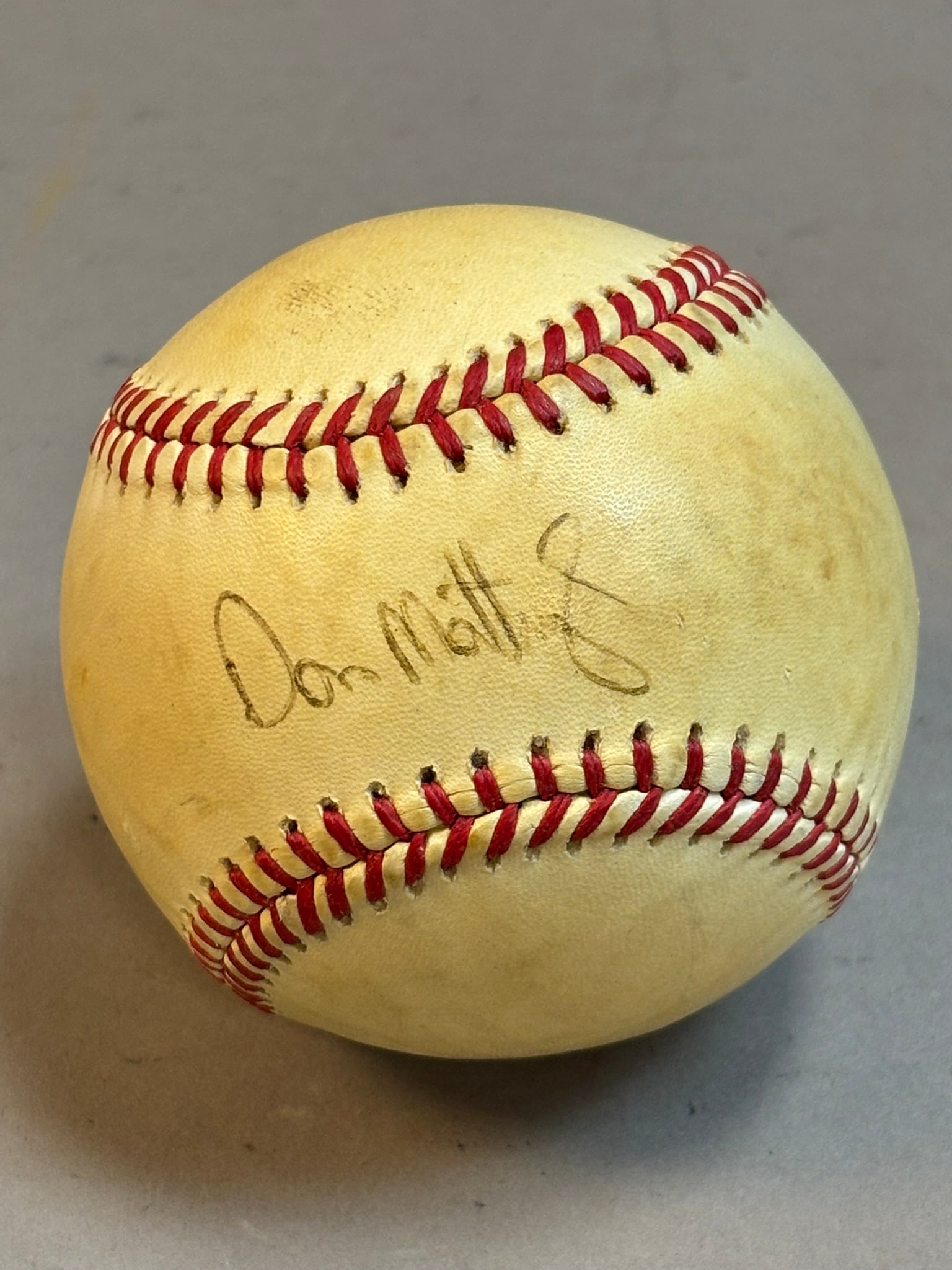 Don Mattingly Single Signed Rawlings Brown Haiti: PLEASE SEE ALL PHOTOS AND USE THEM AS A BETTER IDEA ON DESCRIPTION! ASK ANY QUESTIONS! PLEASE NOTE WE OFFER IN HOUSE SHIPPING & HAVE BIDDING AVAILABLE ON OUR OWN WEBSITE! If you win on LIVE