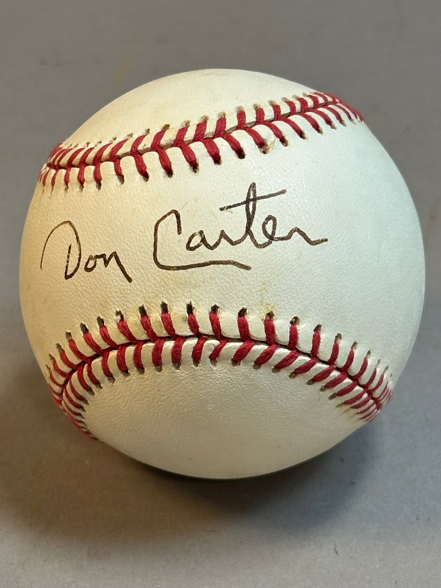 Don Carter Rawlings William White Signed Ball: PLEASE SEE ALL PHOTOS AND USE THEM AS A BETTER IDEA ON DESCRIPTION! ASK ANY QUESTIONS! PLEASE NOTE WE OFFER IN HOUSE SHIPPING & HAVE BIDDING AVAILABLE ON OUR OWN WEBSITE! If you win on LIVE
