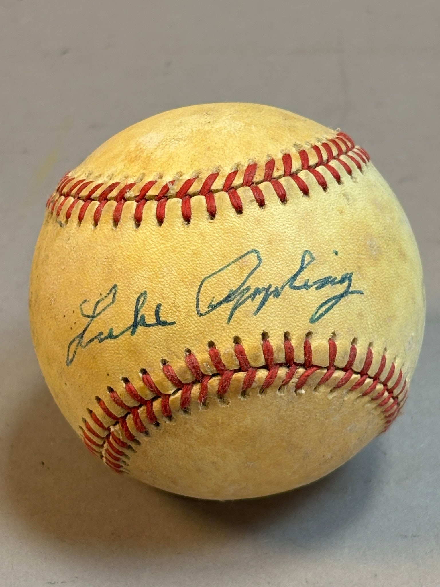 Luke Appling Rawlings Single Signed Giamatti Ball: PLEASE SEE ALL PHOTOS AND USE THEM AS A BETTER IDEA ON DESCRIPTION! ASK ANY QUESTIONS! PLEASE NOTE WE OFFER IN HOUSE SHIPPING & HAVE BIDDING AVAILABLE ON OUR OWN WEBSITE! If you win on LIVE