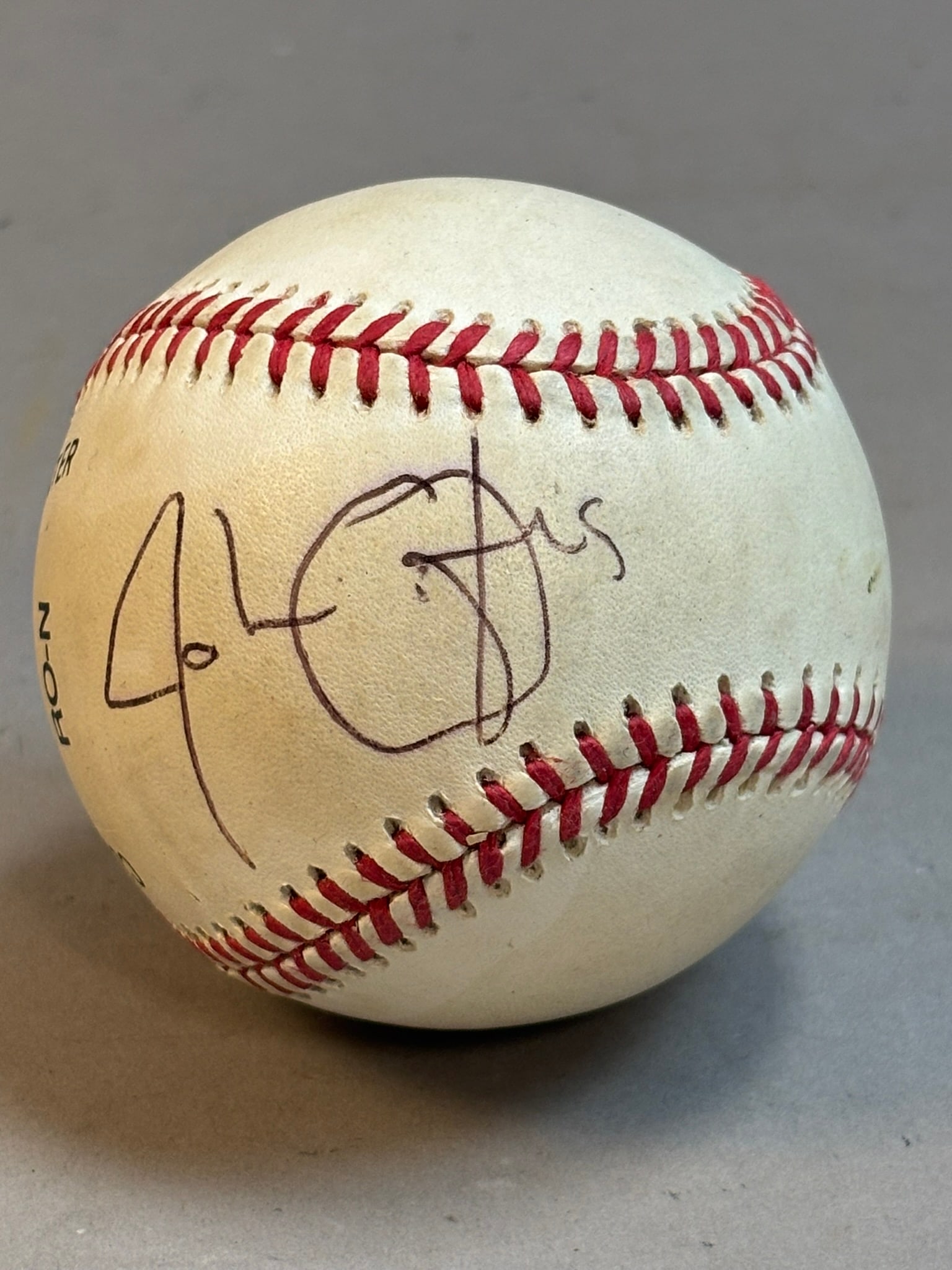 Single Signed Rawlings William White Baseball: PLEASE SEE ALL PHOTOS AND USE THEM AS A BETTER IDEA ON DESCRIPTION! ASK ANY QUESTIONS! PLEASE NOTE WE OFFER IN HOUSE SHIPPING & HAVE BIDDING AVAILABLE ON OUR OWN WEBSITE! If you win on LIVE