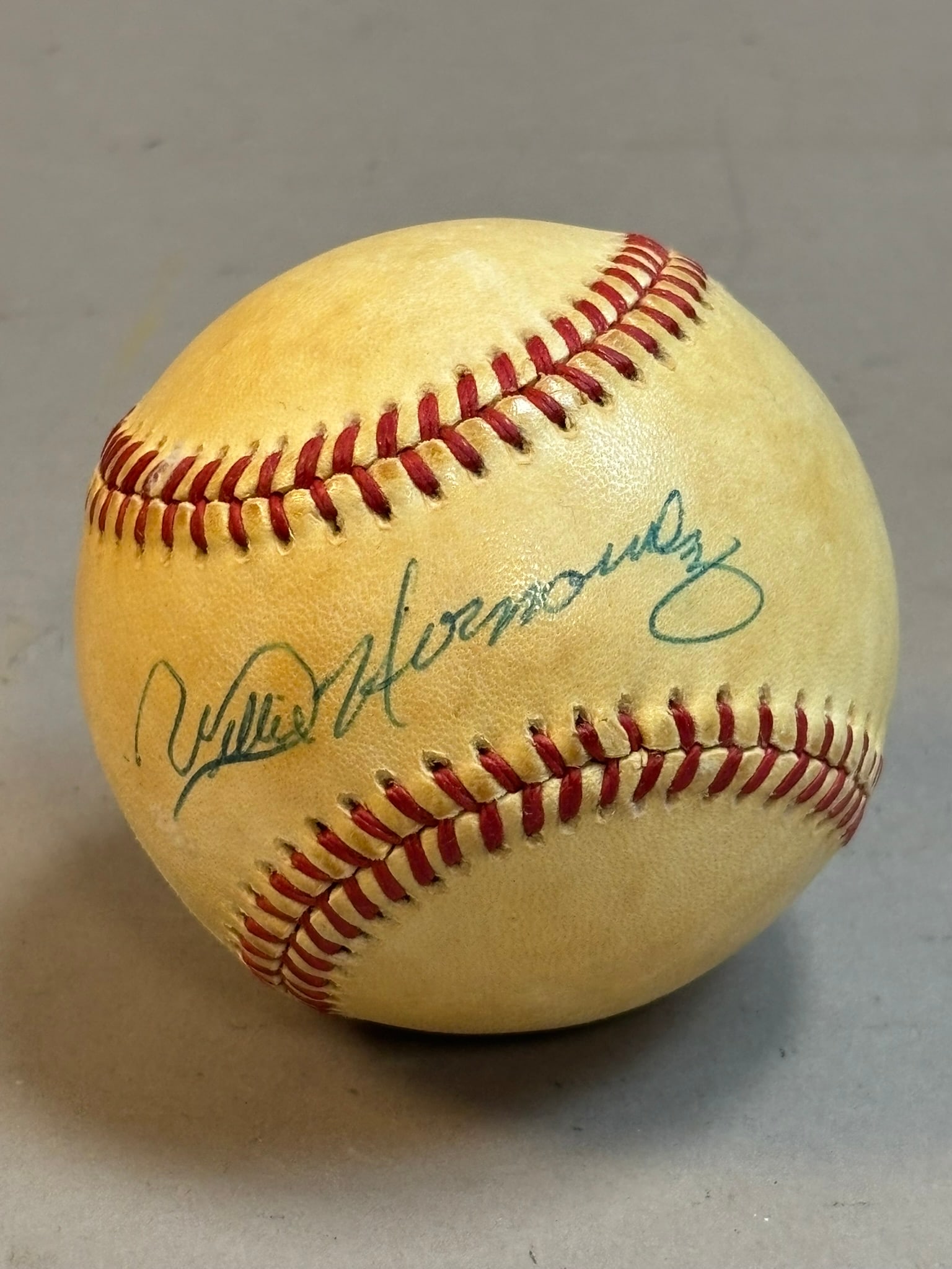 Willie Hernandez Single Signed Baseball Brown: PLEASE SEE ALL PHOTOS AND USE THEM AS A BETTER IDEA ON DESCRIPTION! ASK ANY QUESTIONS! PLEASE NOTE WE OFFER IN HOUSE SHIPPING & HAVE BIDDING AVAILABLE ON OUR OWN WEBSITE! If you win on LIVE AUCTIONEER