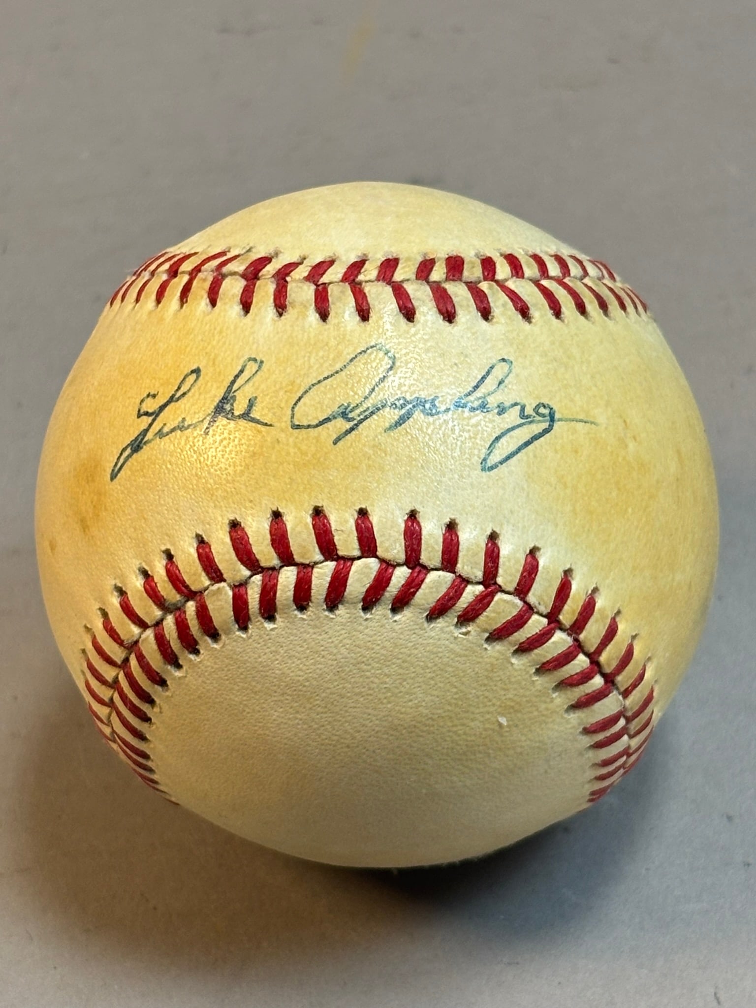 Luke Appling Rawlings Giamatti Single Signed Ball: PLEASE SEE ALL PHOTOS AND USE THEM AS A BETTER IDEA ON DESCRIPTION! ASK ANY QUESTIONS! PLEASE NOTE WE OFFER IN HOUSE SHIPPING & HAVE BIDDING AVAILABLE ON OUR OWN WEBSITE! If you win on LIVE