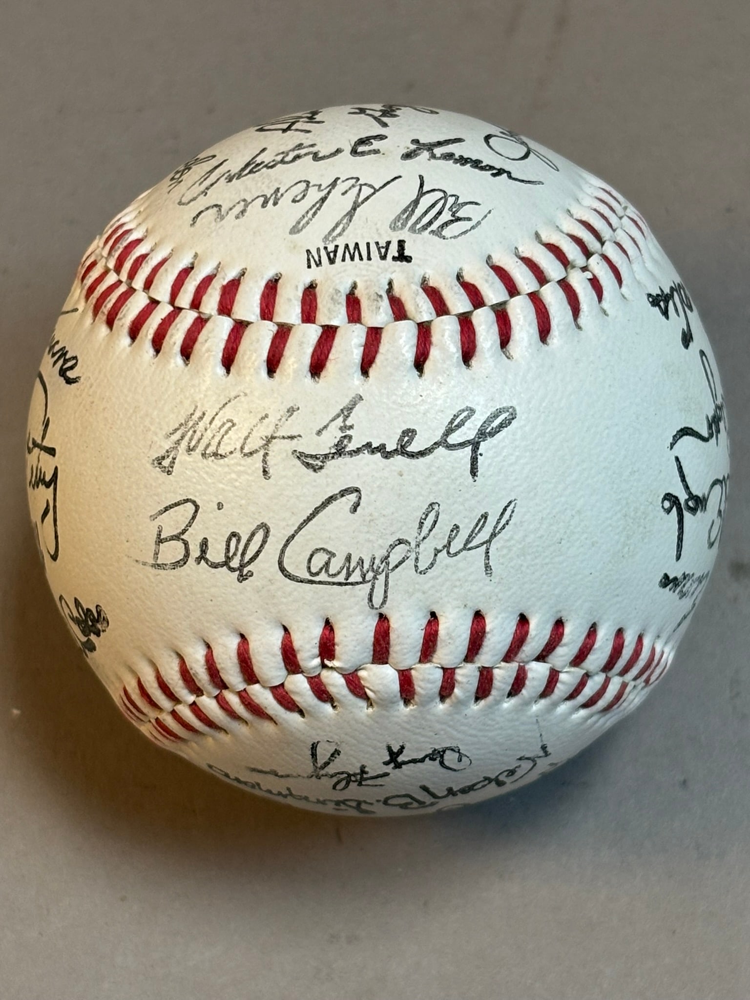 Pair Original Team Facsimile Signed Baseballs: PLEASE SEE ALL PHOTOS AND USE THEM AS A BETTER IDEA ON DESCRIPTION! ASK ANY QUESTIONS! PLEASE NOTE WE OFFER IN HOUSE SHIPPING & HAVE BIDDING AVAILABLE ON OUR OWN WEBSITE! If you win on LIVE