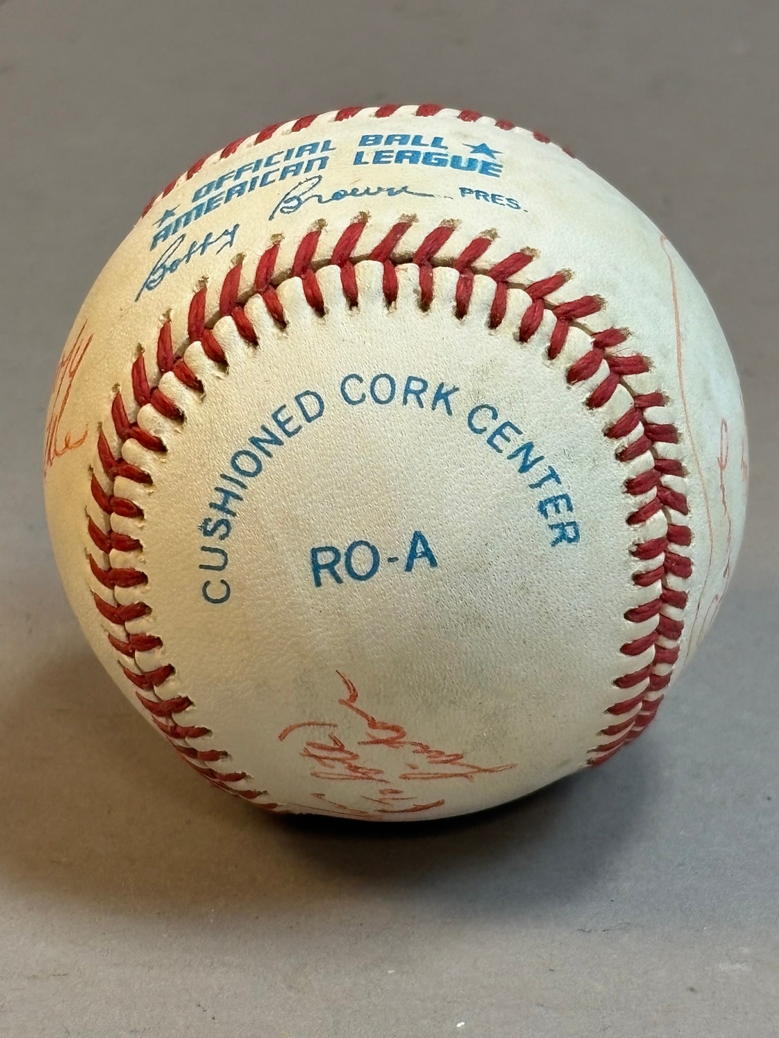 VINTAGE UNKNOWN TEAM SIGNED BASEBALL - 2