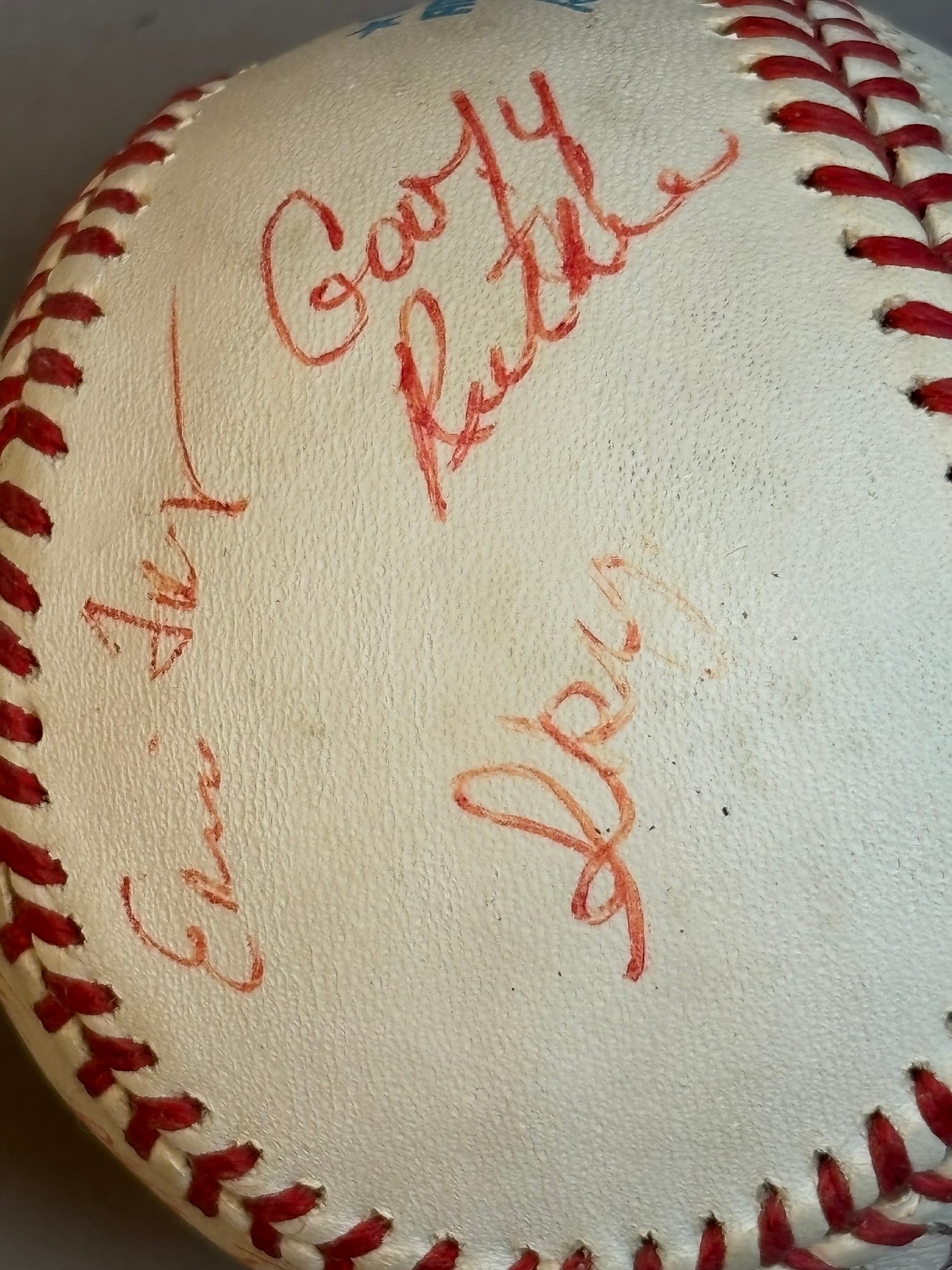 VINTAGE UNKNOWN TEAM SIGNED BASEBALL - 6