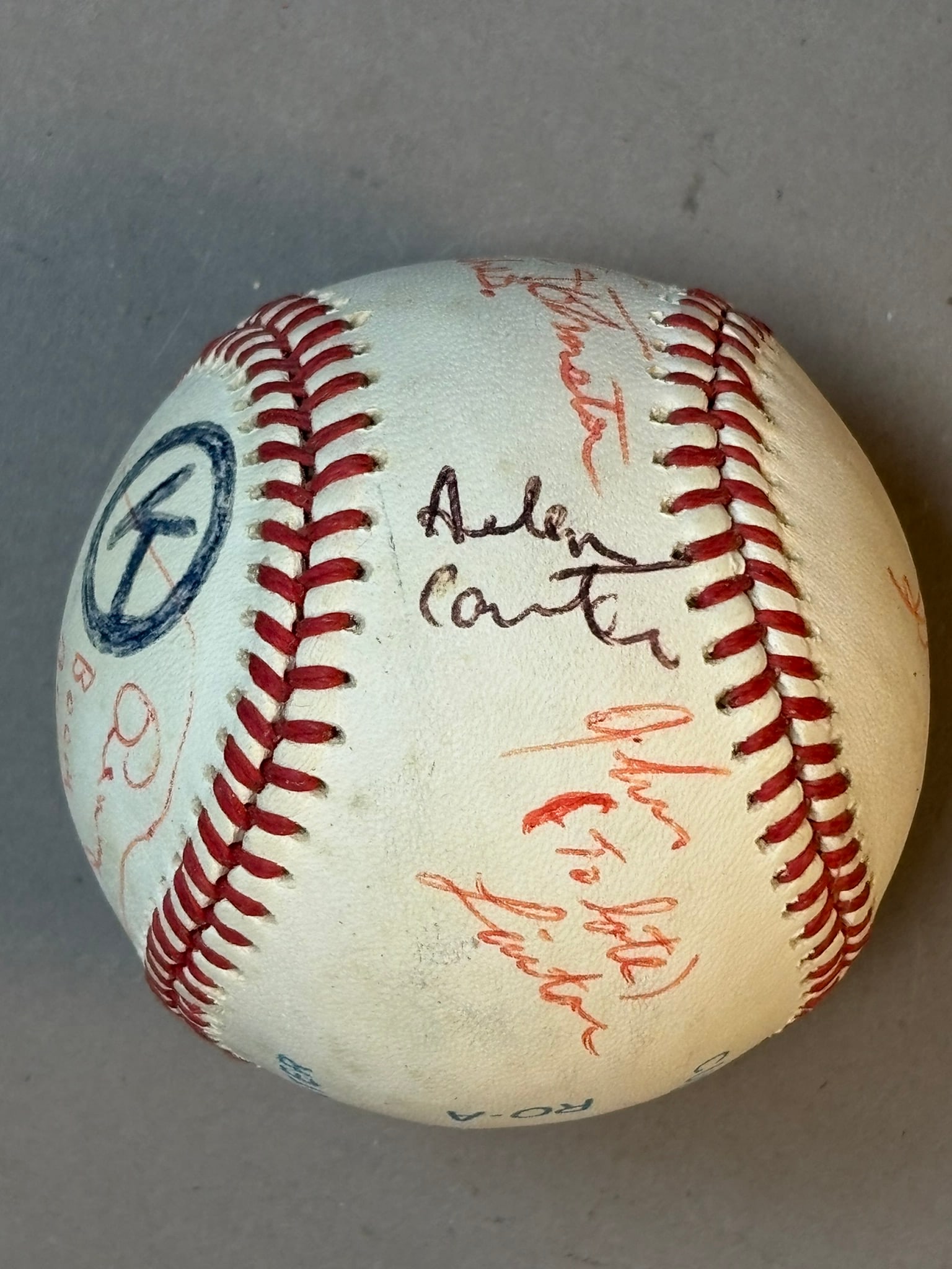 VINTAGE UNKNOWN TEAM SIGNED BASEBALL - 7