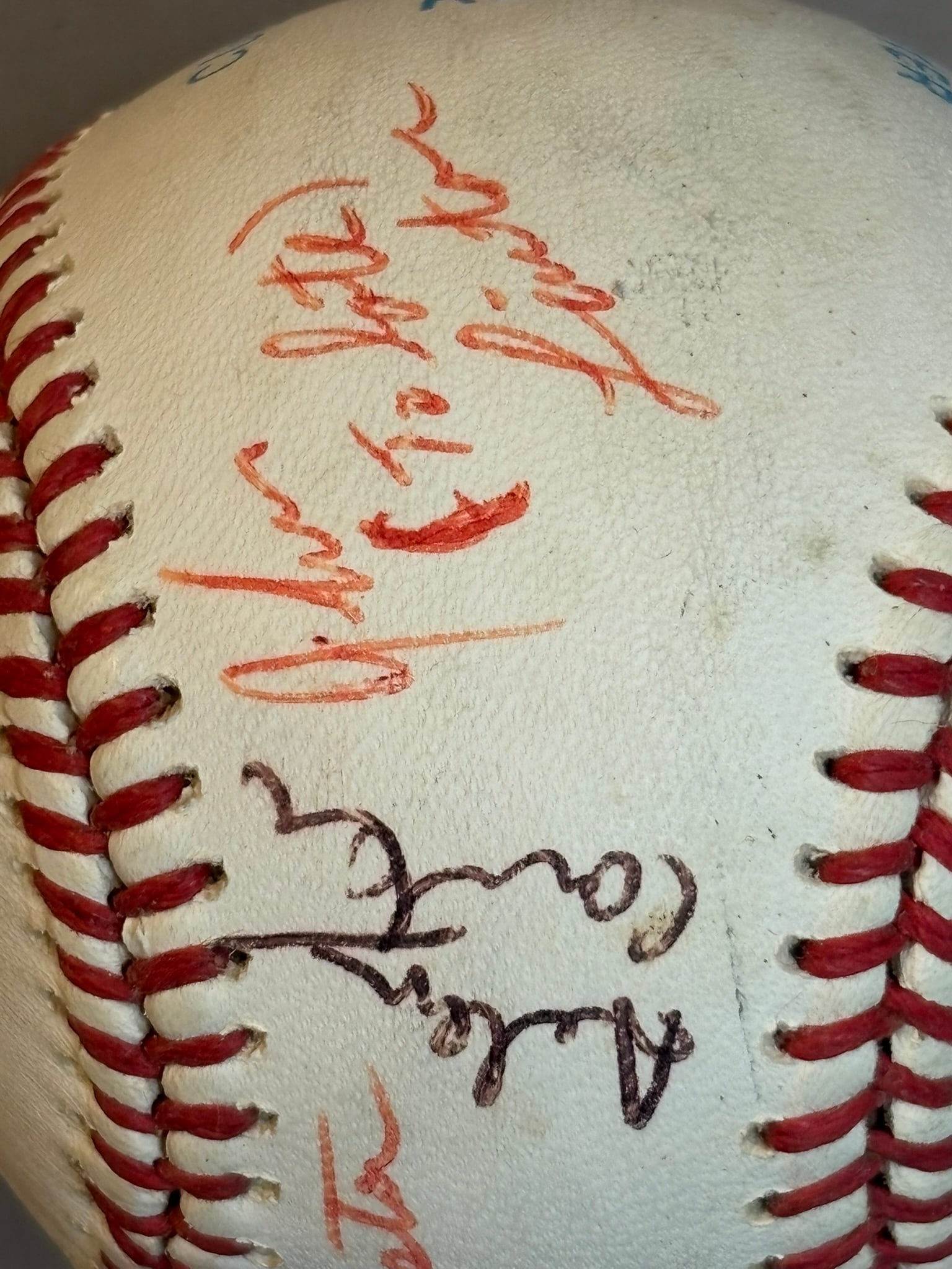 VINTAGE UNKNOWN TEAM SIGNED BASEBALL - 8