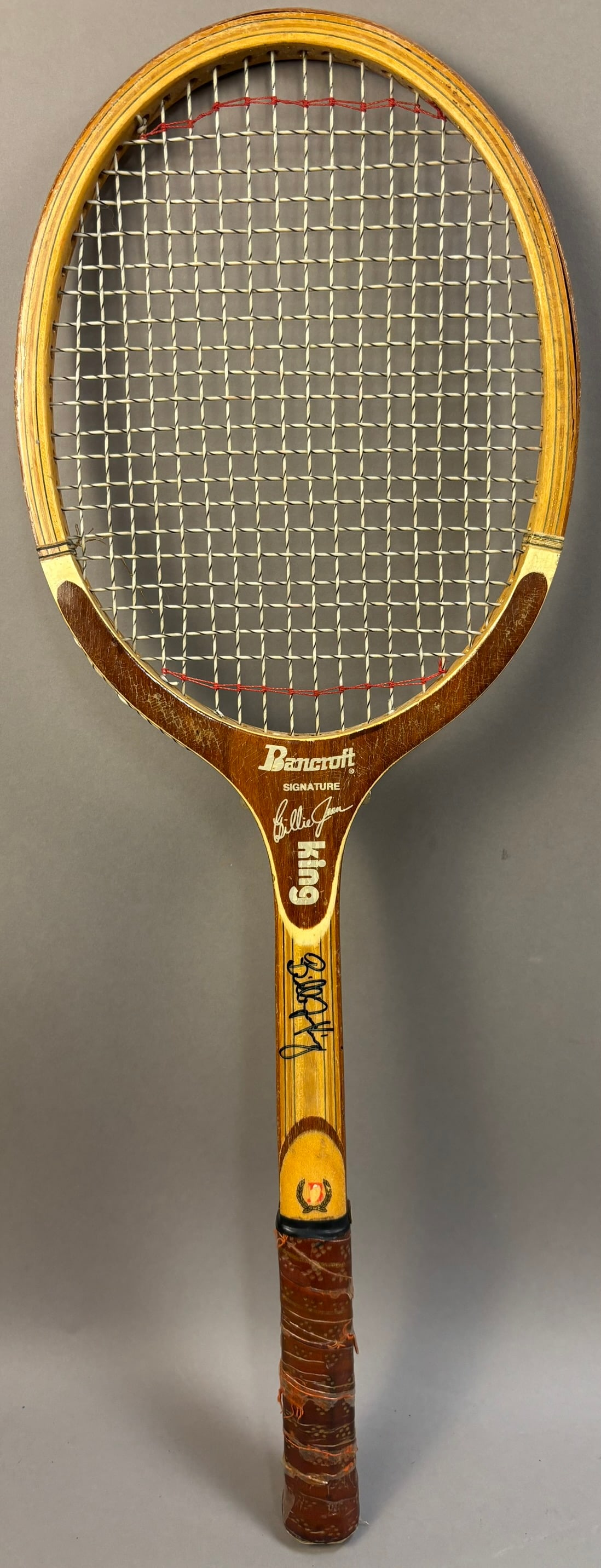 BILLIE JEAN KING SIGNED & MODEL BANCROFT RACKET: PLEASE SEE ALL PHOTOS AND USE THEM AS A BETTER IDEA ON DESCRIPTION! ASK ANY QUESTIONS! PLEASE NOTE WE OFFER IN HOUSE SHIPPING & HAVE BIDDING AVAILABLE ON OUR OWN WEBSITE! If you win on LIVE