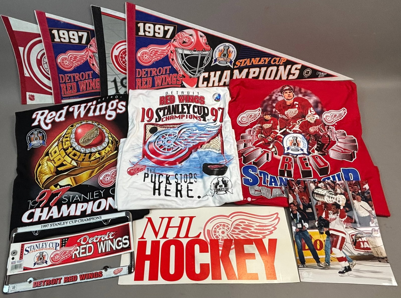10 Detroit Red Wings 1997 Champs Pennants T-Shirts: PLEASE SEE ALL PHOTOS AND USE THEM AS A BETTER IDEA ON DESCRIPTION! ASK ANY QUESTIONS! PLEASE NOTE WE OFFER IN HOUSE SHIPPING & HAVE BIDDING AVAILABLE ON OUR OWN WEBSITE! If you win on LIVE AUCTIONEER