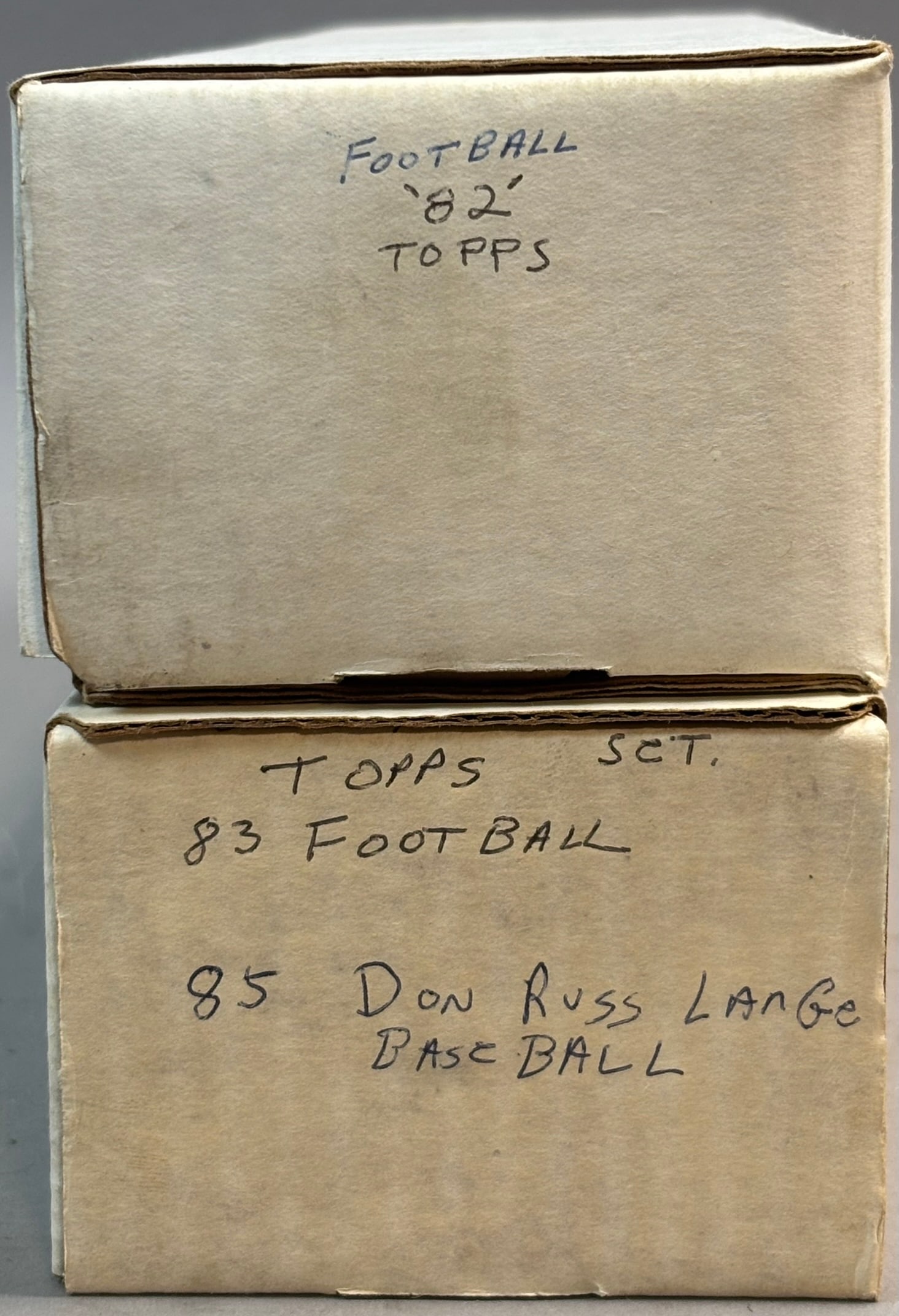 1982 Topps Football Set & Duplicates 1983 Topps: PLEASE SEE ALL PHOTOS AND USE THEM AS A BETTER IDEA ON DESCRIPTION! ASK ANY QUESTIONS! PLEASE NOTE WE OFFER IN HOUSE SHIPPING & HAVE BIDDING AVAILABLE ON OUR OWN WEBSITE! If you win on LIVE