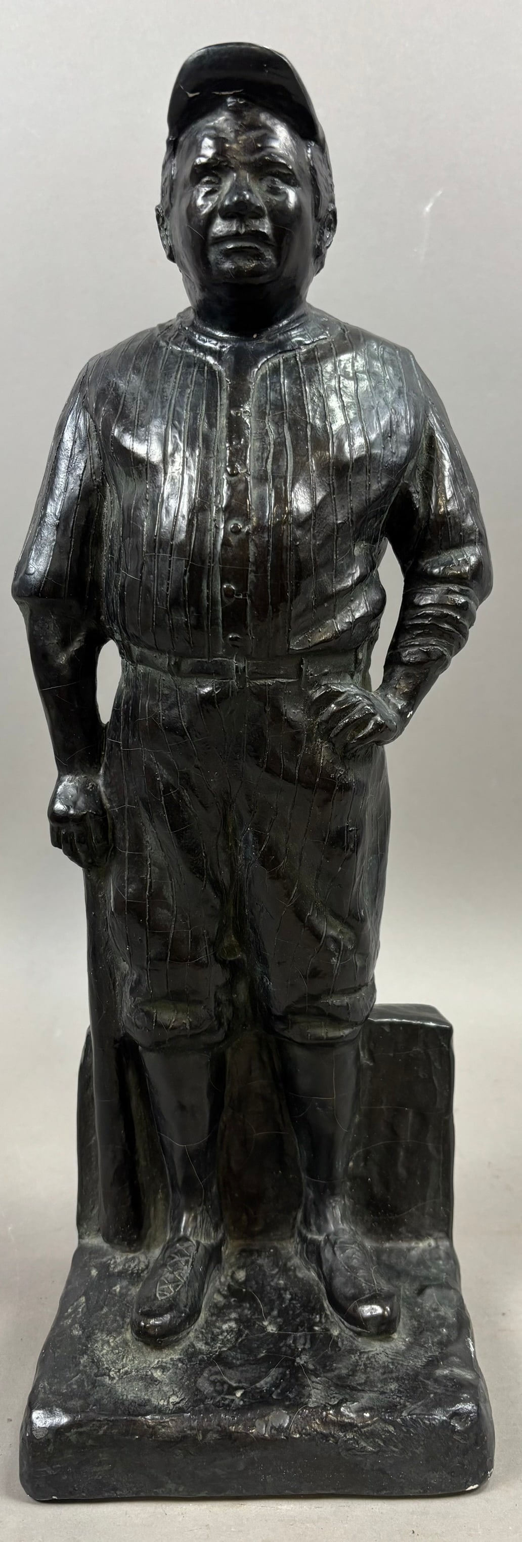 Babe Ruth Original 17" Tall NY Yankees Statue: PLEASE SEE ALL PHOTOS AND USE THEM AS A BETTER IDEA ON DESCRIPTION! ASK ANY QUESTIONS! PLEASE NOTE WE OFFER IN HOUSE SHIPPING & HAVE BIDDING AVAILABLE ON OUR OWN WEBSITE! If you win on LIVE
