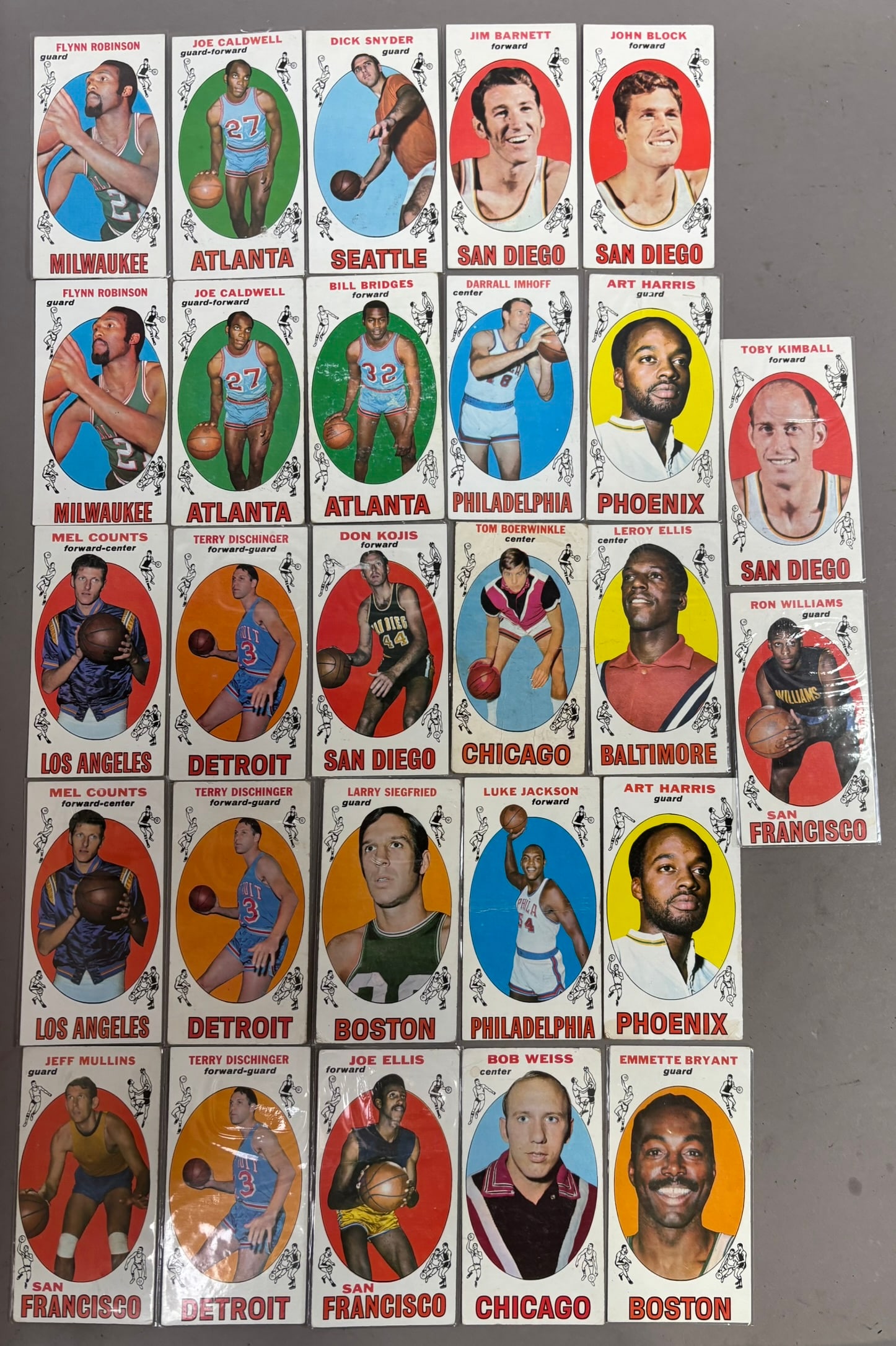 Lot 27 1969-70 Topps Basketball Cards: PLEASE SEE ALL PHOTOS AND USE THEM AS A BETTER IDEA ON DESCRIPTION! ASK ANY QUESTIONS! PLEASE NOTE WE OFFER IN HOUSE SHIPPING & HAVE BIDDING AVAILABLE ON OUR OWN WEBSITE! If you win on LIVE AUCTIONEER