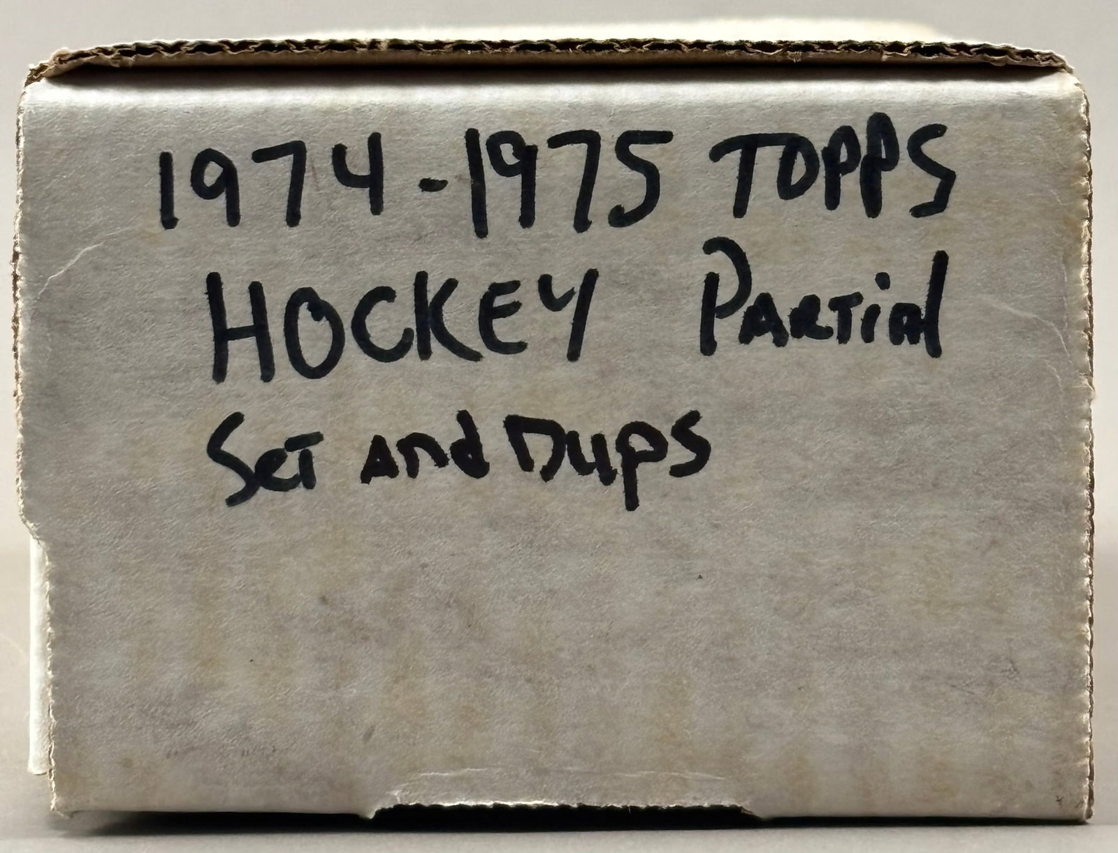 1974-75 Topps Hockey Partial Set & Duplicate Cards: CARDS LISTED AS FOLLOW:1973-1974 Topps Hockey Partial Set Missing2, 8, 10, 19, 27, 28, 30, 32, 39, 40, 45, 47, 49, 59, 61, 64, 70, 72, 76, 79, 80, 83, 85, 88, 93, 97, 98, 104, 106-108, 112-114, 121,