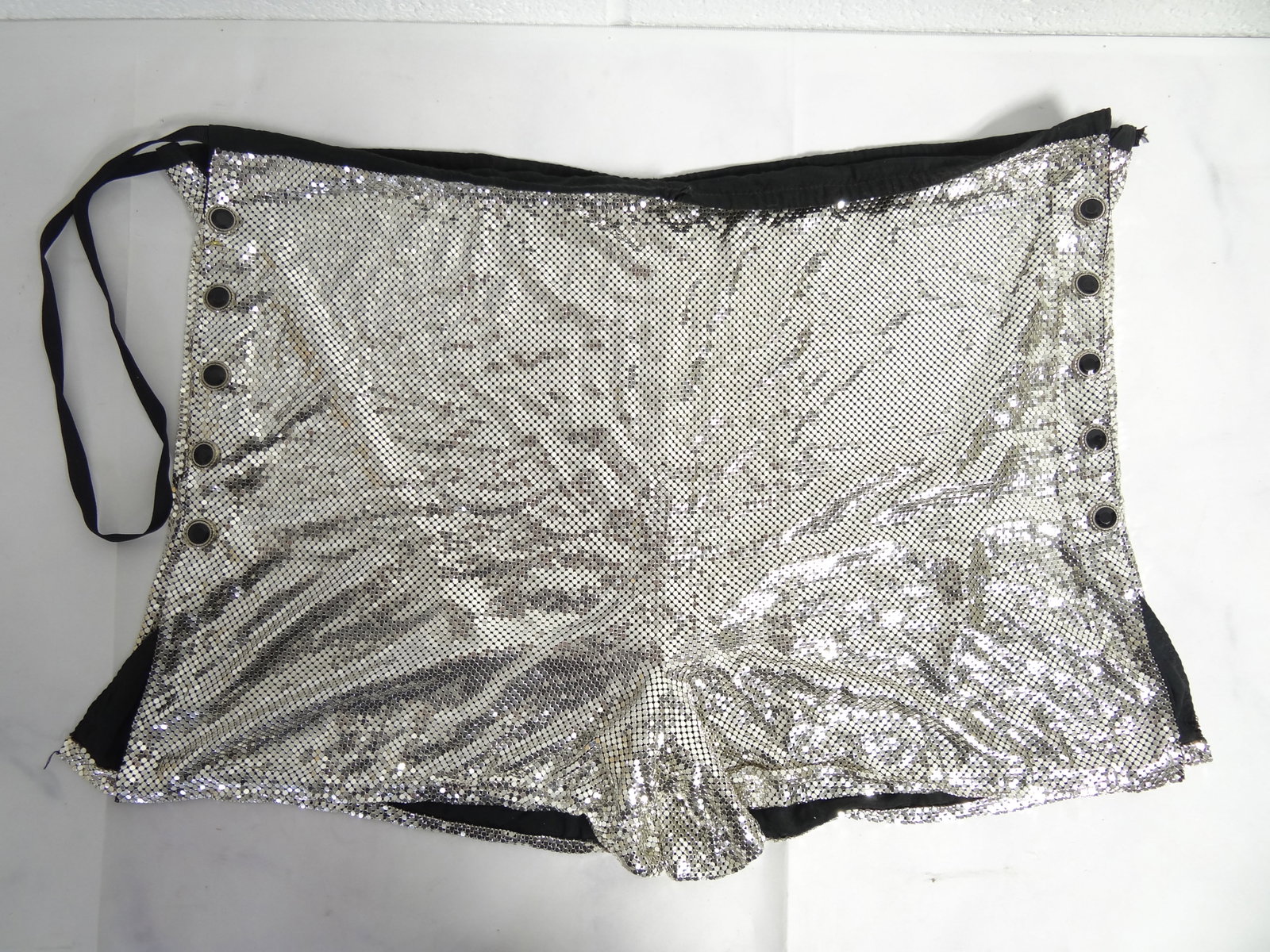 Vintage Ferrara 70s 80s Silver Metal Mesh Short: Vintage Ferrara 70s 80s Silver Metal Mesh Short. Approximately Measurements are: 20?Waist 12?Length. Weights Approximately 2lb 6oz. Please see pictures for more detailed info.