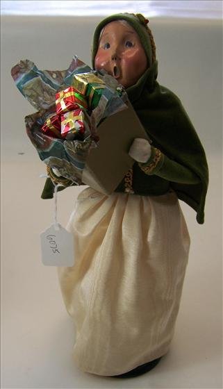 Byers Choice Doll 1994: Byers Choice Doll 1994 - Carolers - Female Carrying Christmas Gifts