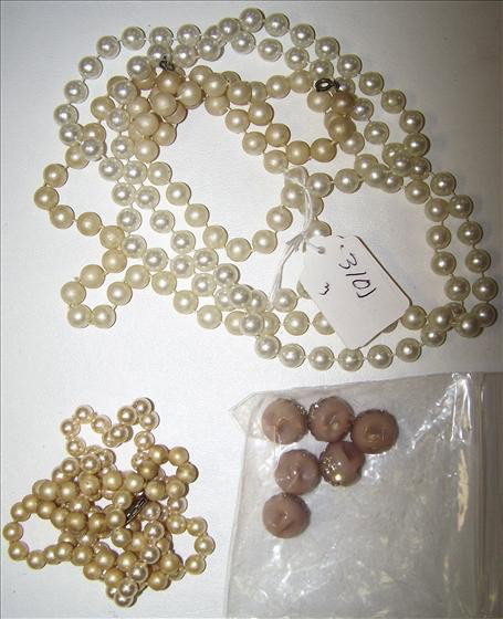 2 strands pearls - Monet and beads: 2 strands pearls - Monet and beads - 6 rhinestone and plastic round buttons