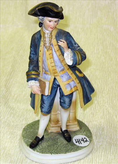 1 Andrea by Sadek Figurine 9 1/2" h: 1 Andrea by Sadek Figurine 9 1/2" h