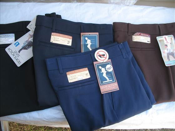 4 pr. Men's Slacks/Pants: 4 pr. Men's Slacks/Pants, 2 blues, 1 black & 1 brown - Levi's Action, Dura - Prest, Sta - Prest Size 30 x 32