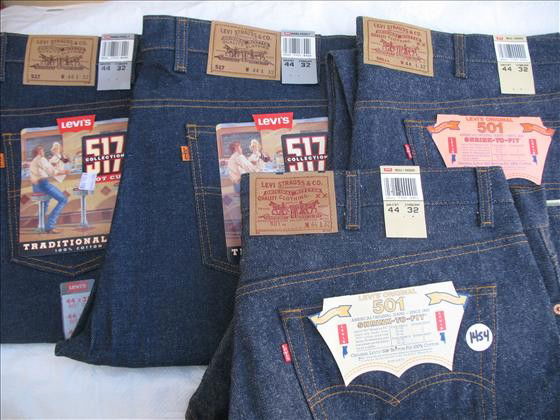 4 pr. Men's Blue Denim Jeans: 4 pr. Men's Blue Denim Jeans - Levi's 517, 501XX Size 44 x 32