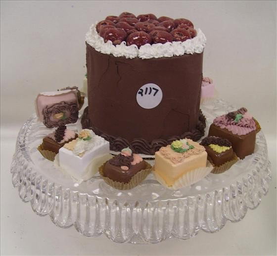Pedestal cake plate crystal: Pedestal cake plate crystal - 12 by 8 with cake and petie fours
