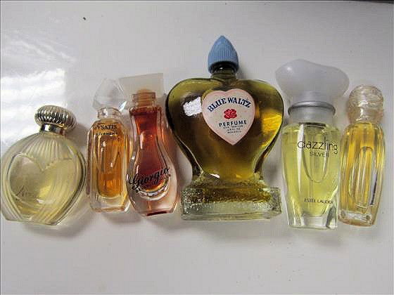 6 Mini bottle of perfume: 6 Mini bottle of perfume - Este - Givenchy - Giorgio - Nina - Blue Waltz - glass bottle some full - 1 3/4 to 2 3/4