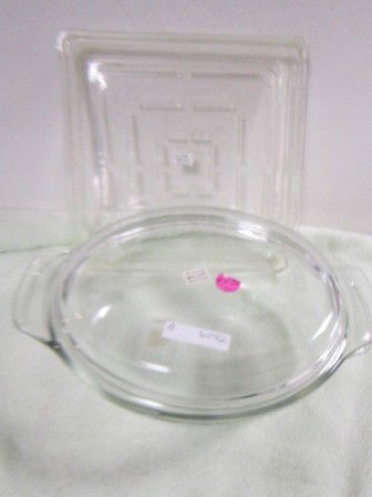 2 pc Fire King oval oven roaster: 2 pc Fire King oval oven roaster with lid and square refrigerator dish-9"