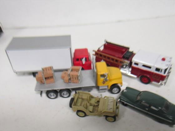 Bag of cars and trucks: Bag of cars and trucks used for village train set scene fire engine flatbed trucks small cars -1:82 scale