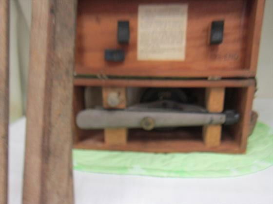 Berger Instruments - Transom and tripod: Berger Instruments - Transom and tripod in wood case - 2w14009 - with plum bob