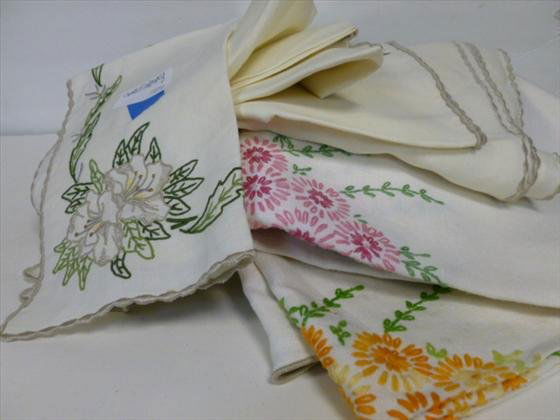 12 pc napkins and table cloth-embroidered: 12 pc napkins and table cloth- hand and machine embroidered in colored flowers - nice pieces good condition