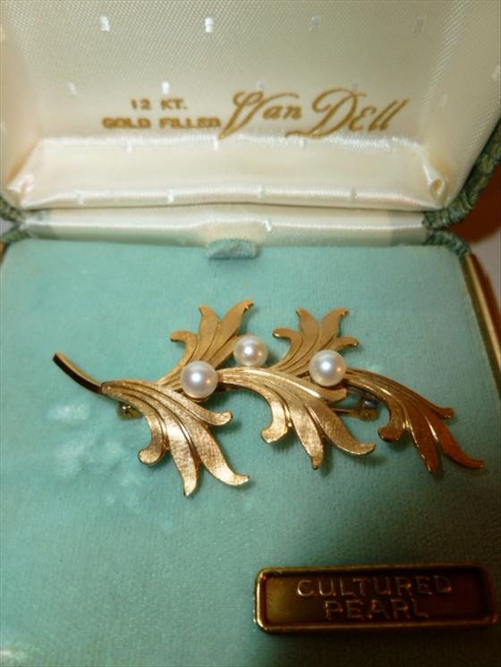 Van Dell 12Kt GFcultured pearl brooch-50's-60's: Van Dell 12Kt gold- filled cultured pearl brooch in original box- 1950-60's-2" long