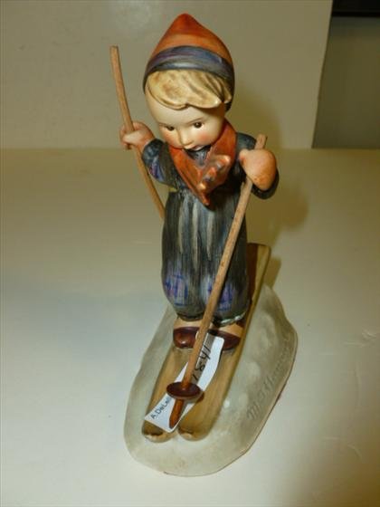 Hummel full Bee mark - the Skier with: Hummel full Bee mark - the Skier with wood poles base broke - repaired
