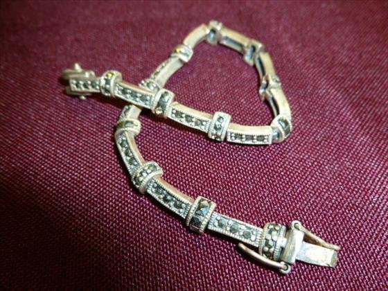 Sterling silver and Marcasite bracelet: Sterling silver and Marcasite bracelet - .605 troy oz.