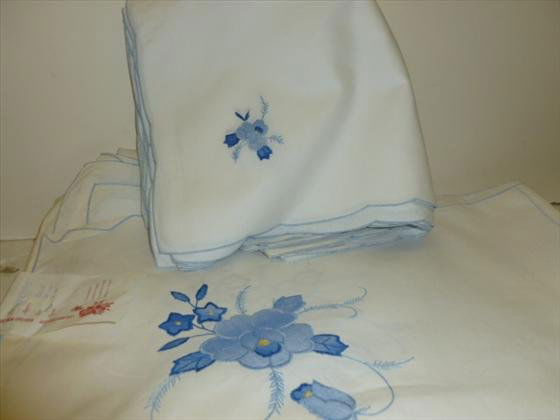 Table cloth 72 by 144 - and 12 napkins: Table cloth 72 by 144 - and 12 matching napkins in white linen with blue flowers - Handarbeit - new with paper tag