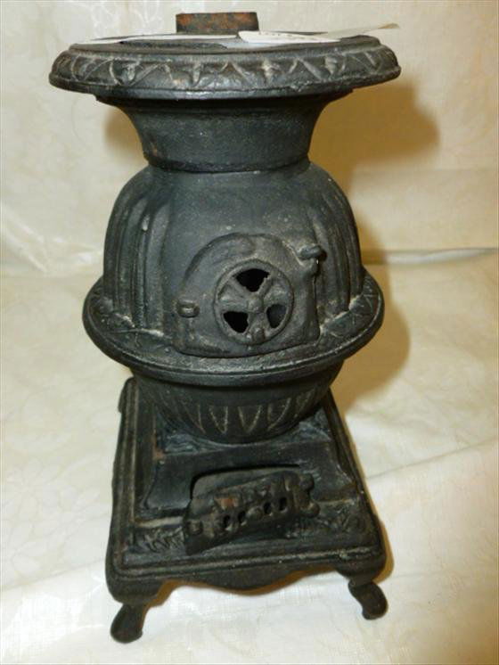 Cast iron pot belly stove