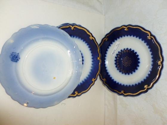 4 flow blue plates8"- trade mark Englans globe and ship: 4 flow blue plates8"- trade mark Englans globe and ship-crazing ding on 1 bottom side gold trim scalloped edge- nice color