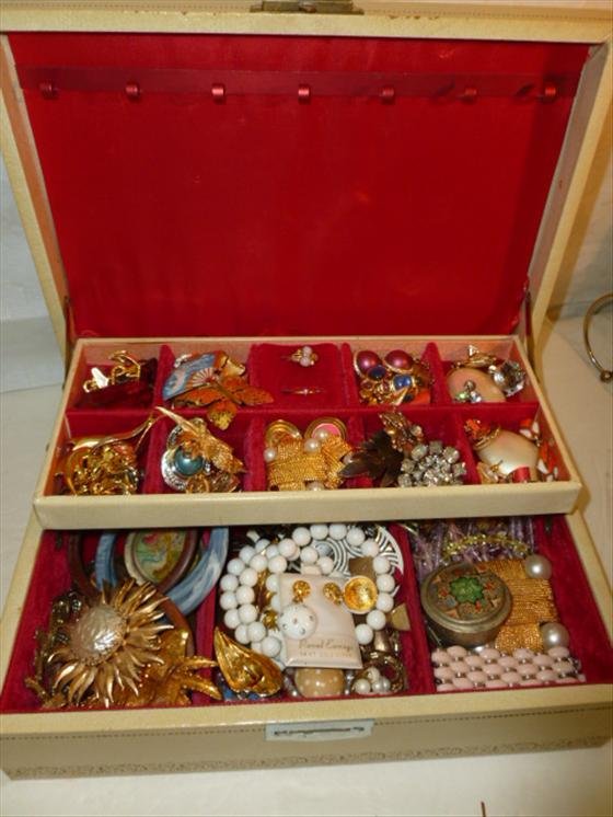 Jewelry box filled of assorted costume jewelry: Jewelry box filled of assorted costume jewelry - necklaces, rings ,bracelets all shapes sizes colors and material box good condition