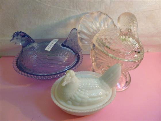 3 piece glass- hen and turkey on nest- clear white and: 3 piece glass- hen and turkey on nest- clear white and blue 3 sizes all good condition