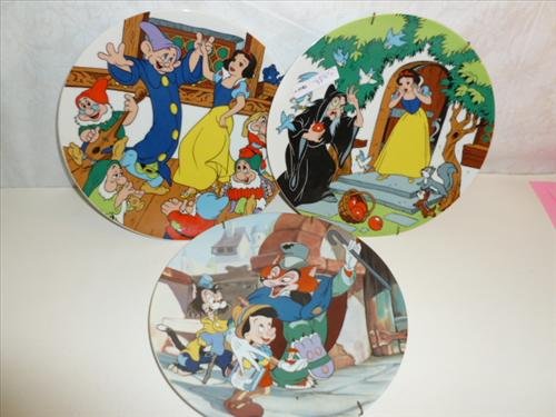 3 collectors plates-Pinocchio I990, Show White The: 3 collectors plates-Pinocchio I990-The Dance 1st edition Snow White-1st edition The Witch and the apple- Designed by Walt Disney Artists-Limited