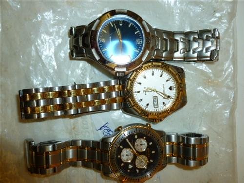 3 men's watches - Seiko sports 50-Japan quartz-Citizen: 3 men's watches gold and silver tone bands- Seiko sports 50-Japan quartz and Citizen WR100 3 dial- buying as is