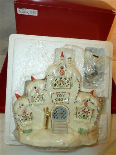 Lenox Who Ville toy store building -2000 Dr Seuss new: Lenox Who Ville toy store building -2000 Dr Seuss new in box