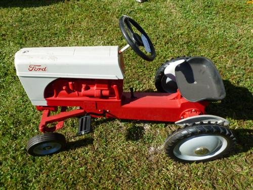 Ford red and white gray Ertl pedal tractor-Farm: Ford red and white gray Ertl pedal car tractor- die cast- chain drive- Farm progress show 2001