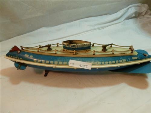 Wolverine wind up tin submarine toy- circa 1940's: Wolverine wind up tin submarine toy- circa 1940's- there is wear -13 long
